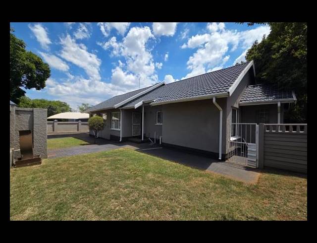 3 BEDROOM HOUSE FOR SALE IN ALBEMARLE
